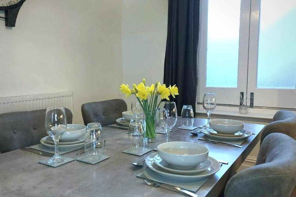 Stylish Apartment In City Centre With Parking Престон Экстерьер фото