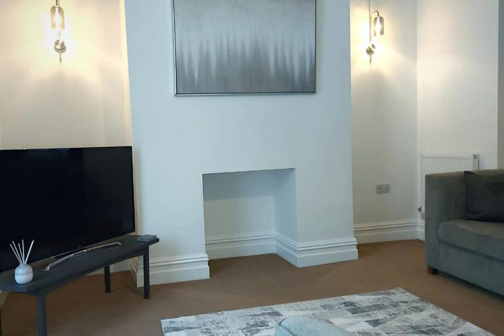 Stylish Apartment In City Centre With Parking Престон Экстерьер фото